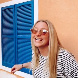 Meet your Posher, Lauren